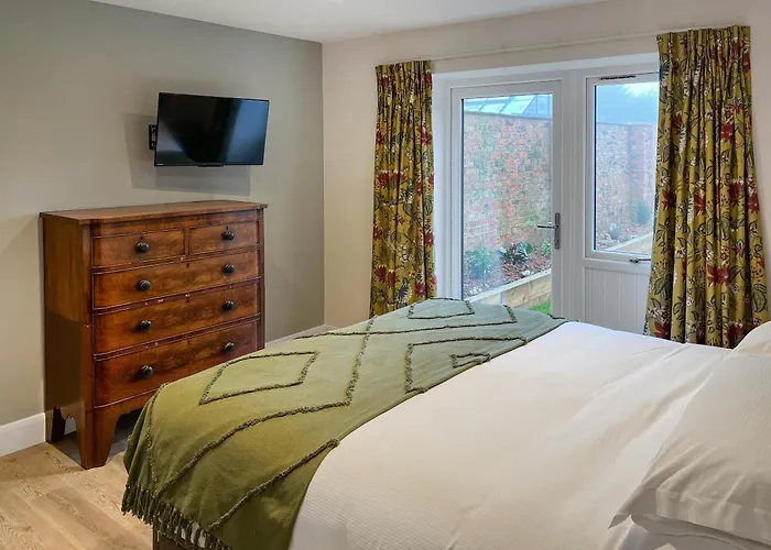 Arwen Barn - Uk50880 * Carlton Miniott