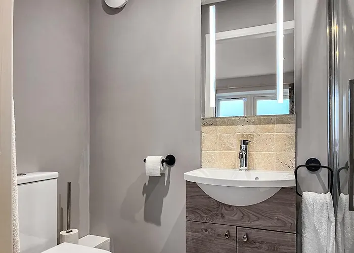 Arwen Barn - Uk50880 * Carlton Miniott